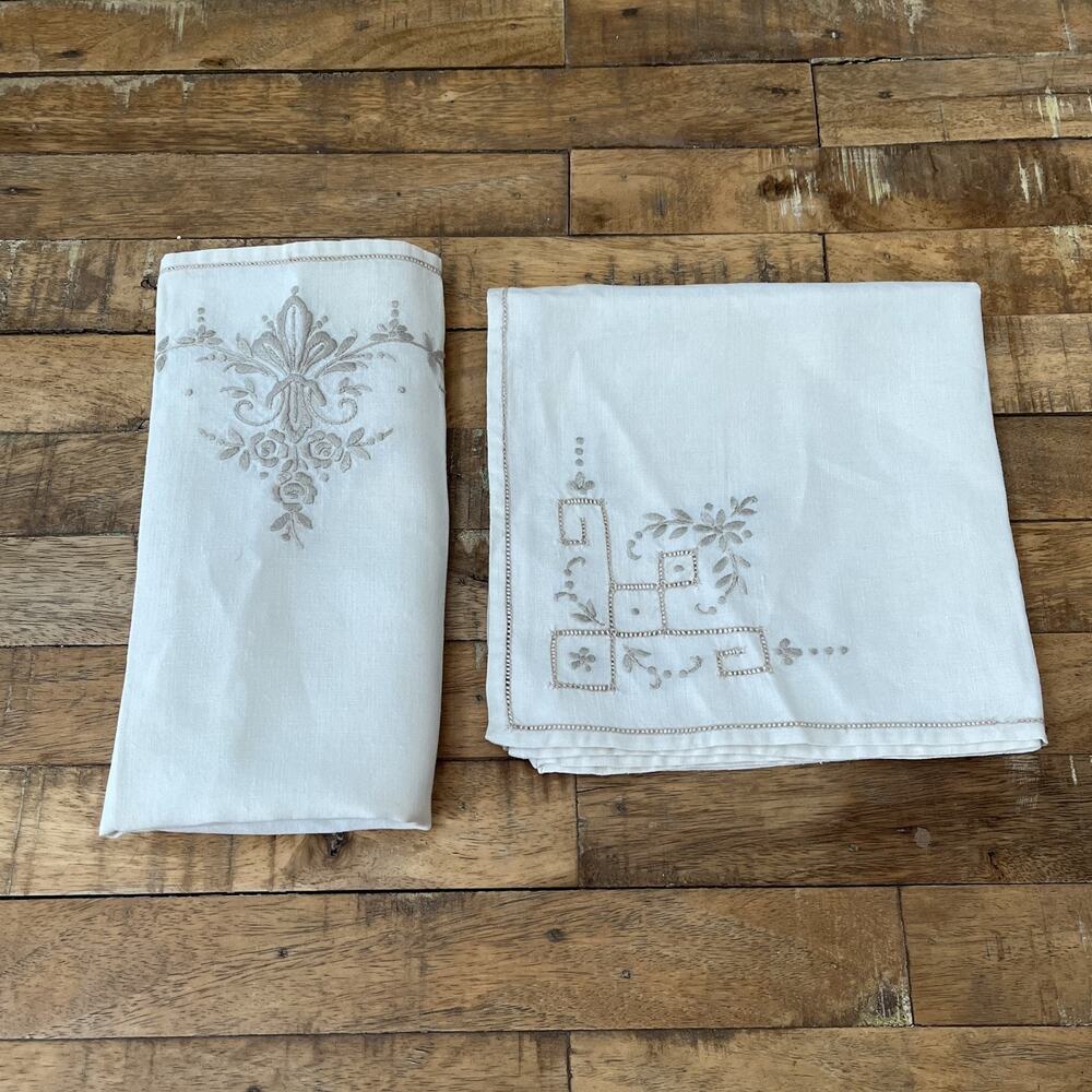 Vintage 2 Placemats 2 Napkins Set Floral Gray Embroidery Linen